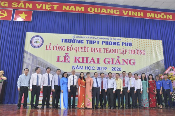 Lễ Trao quyết định thành lâp trường và khai giảng